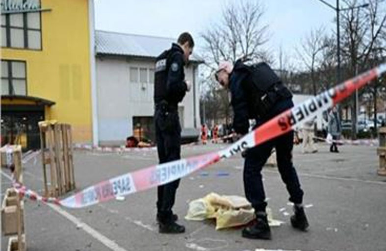 يتلقى 40 طعنة أثناء صلاته بالمسجد