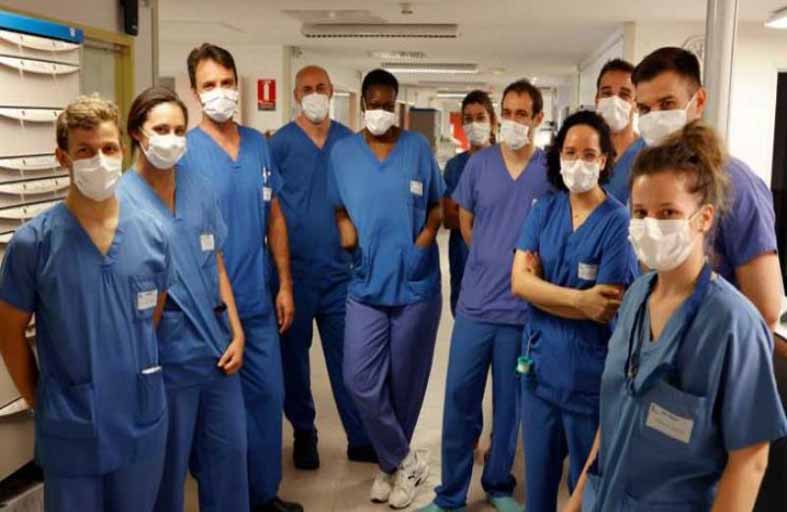 أطباء يطالبون بإلزامية وضع الكمامة 