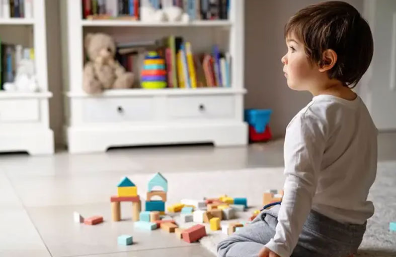 الحل بين يديك.. هكذا تقوّم سلوك طفلك المدلل