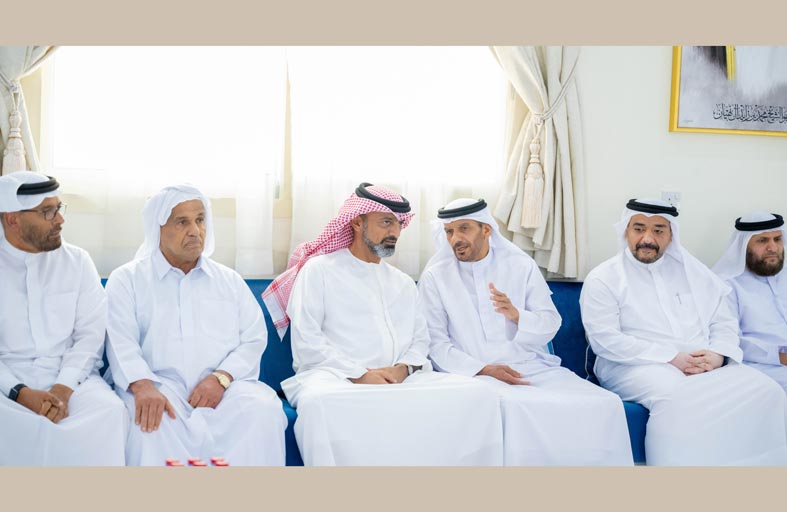 عمار بن حميد يقدم واجب العزاء في وفاة خليفة خلفان الشامسي