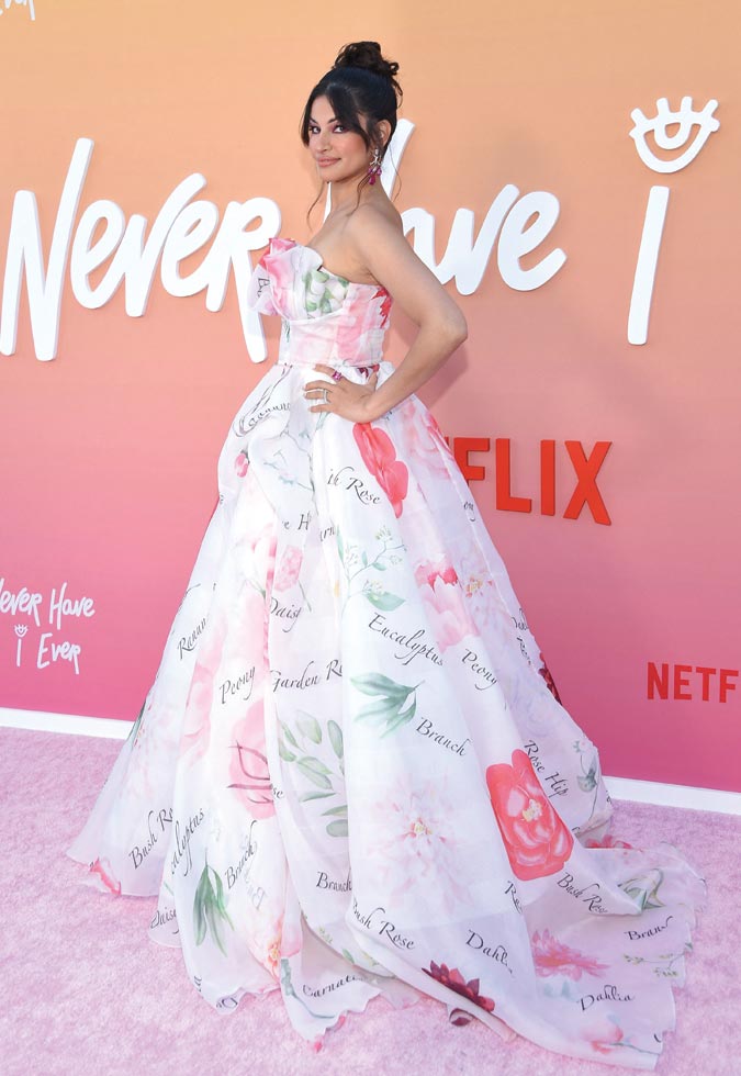 الممثلة الأمريكية ريتشا مورجاني تصل لحضور العرض الأول للموسم الثالث  Never Have I Ever  في لوس أنجلوس (ا ف ب)