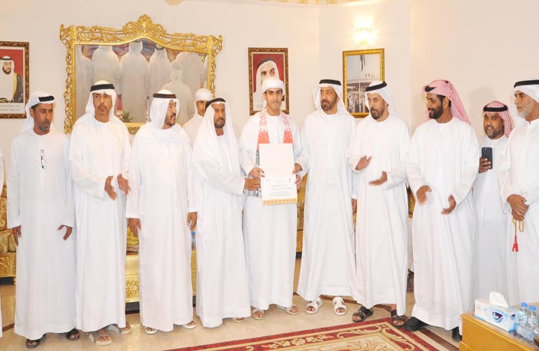 أجيال المستقبل وتكريم الخريجين .. عنوان اللقاء  بمجلس محمد سيف بن نعيف في العامرة