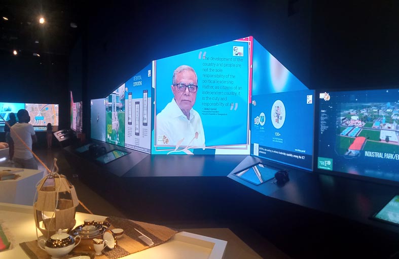 مجسم الشيخ مجيب الرحمن يستقبل زوار جناح بنغلاديش في أكسبو 2020 