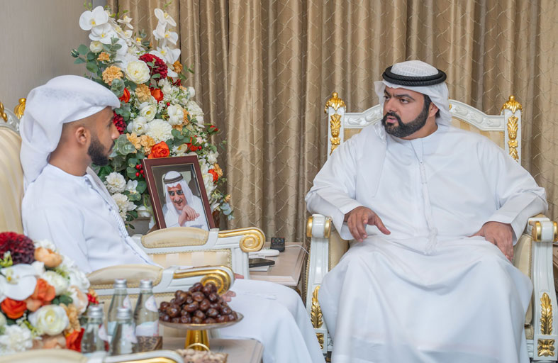 ولي عهد الفجيرة يلتقي أحمد الكعبي الحاصل على سيف الشرف من كلية راشد بن سعيد آل مكتوم البحرية