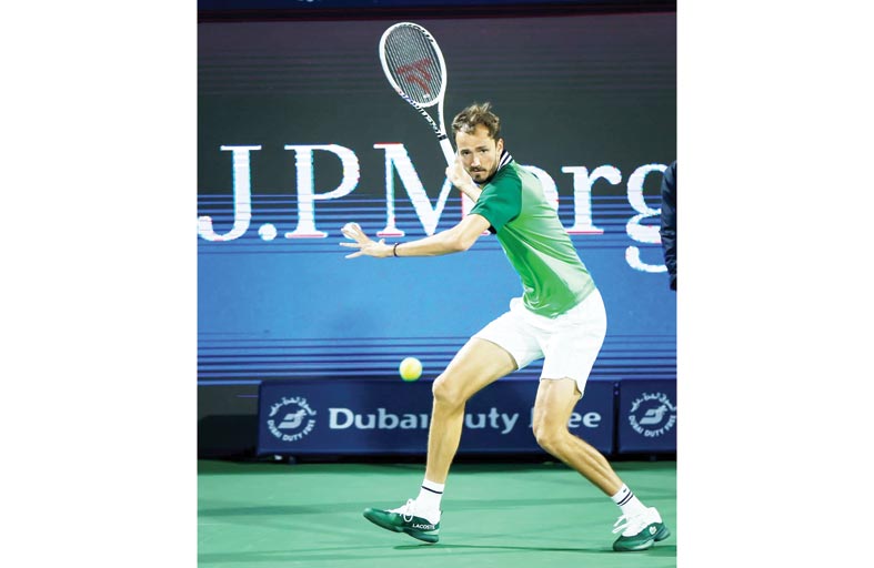 انطلاقة قوية لميدفيديف في بطولة سوق دبي الحرة للتنس