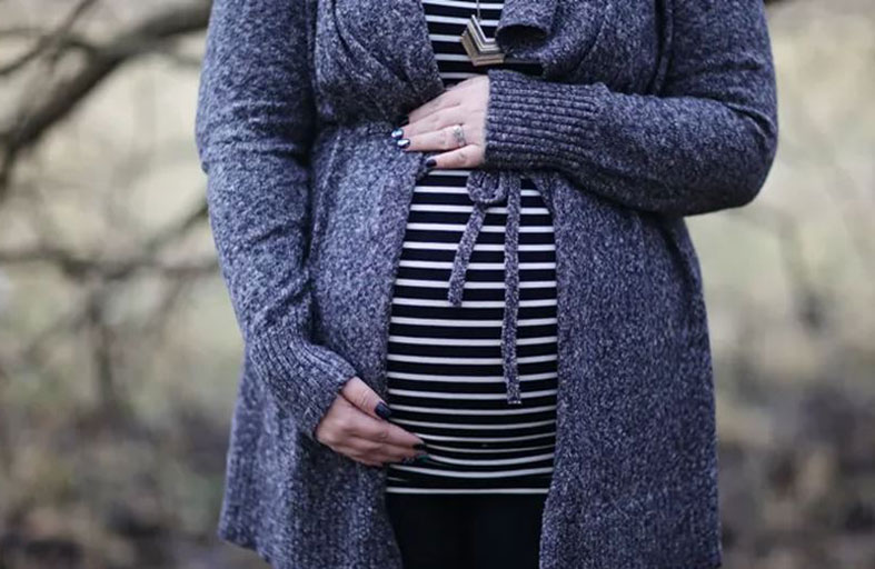 مواقع التواصل تفاقم الضغوط النفسية على الحوامل