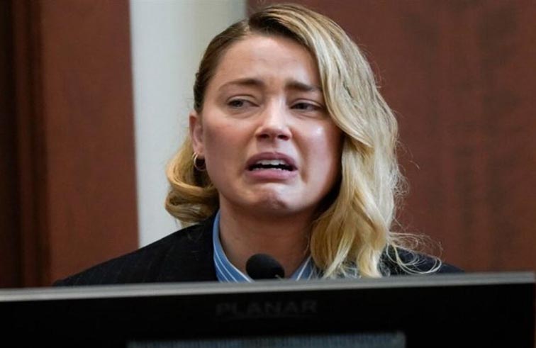 خبراء يكشفون دهاء آمبر هيرد بحركات الجسد 