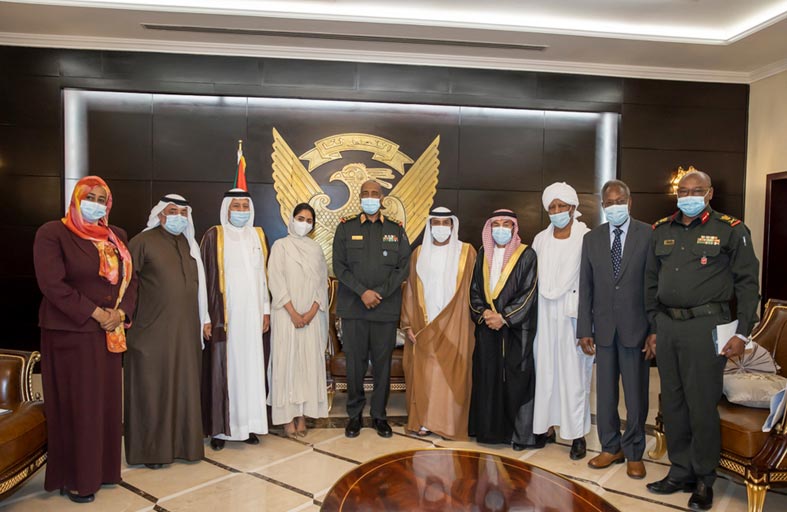 البرهان يطلع على المشاريع التنموية لهيئة آل مكتوم الخيرية بالسودان