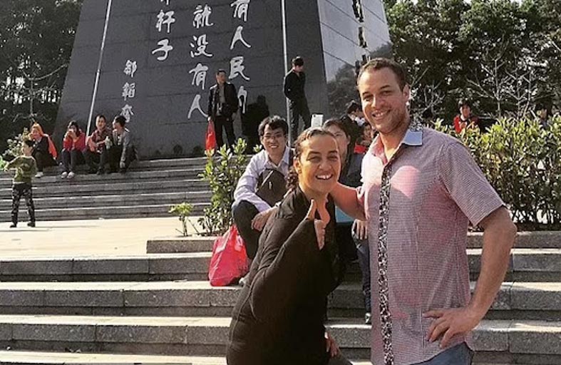 يسافران حول العالم بأموال جمعاها من الاحتيال