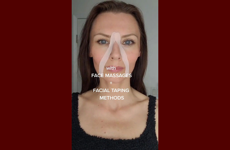 تحافظ على شباب بشرتها بشريط لاصق