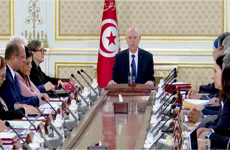 الرئيس التونسي قيس سعيد يعزل 57 قاضيا...!