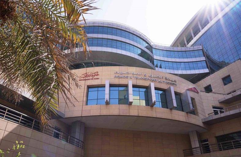 طرق دبي تدشن التشغيل التجريبي لأول عبرة في العالم 