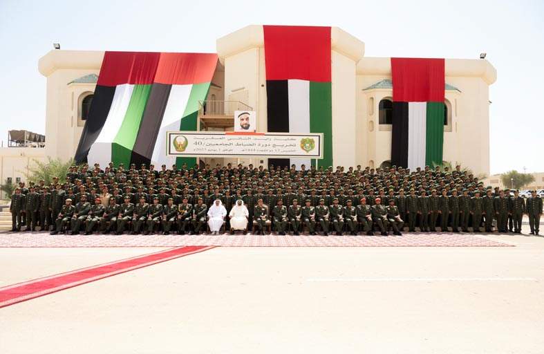نهيان بن زايد يشهد تخريج دورة الضباط الجامعيين الـ40 في كلية زايد الثاني العسكرية