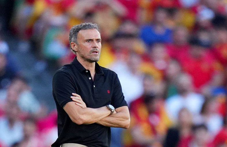 لويس انريكي العنيد يعيش ويموت بأفكاره 