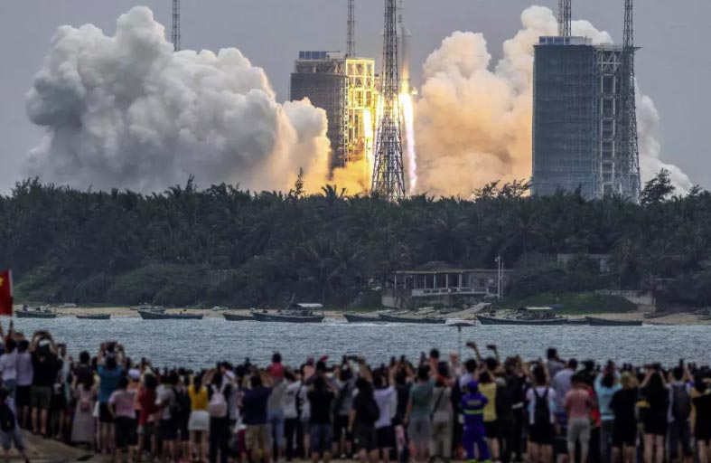 الصين تطلق الوحدة الأساسية لمحطتها الفضائية