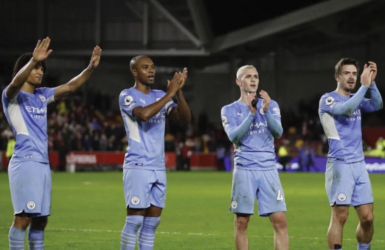 السيتي يحلّق في الصدارة بعد تعثر تشلسي وليفربول 