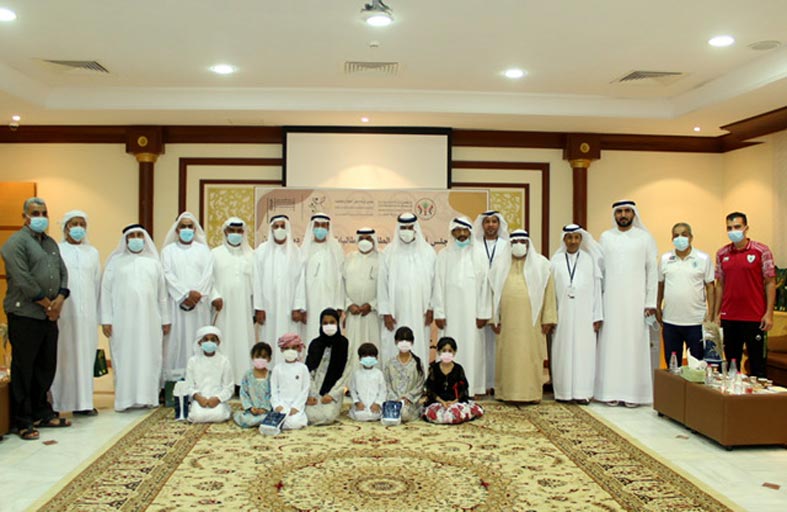 ستون من كبار السن المنتسبين لنادي الأصالة في ضيافة مجلس أولياء أمور الطلبة والطالبات في مدينة دبا الحصن