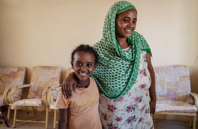 نهاية كابوس أثيوبية لاجئة بلقاء طفلتها المفقودة 