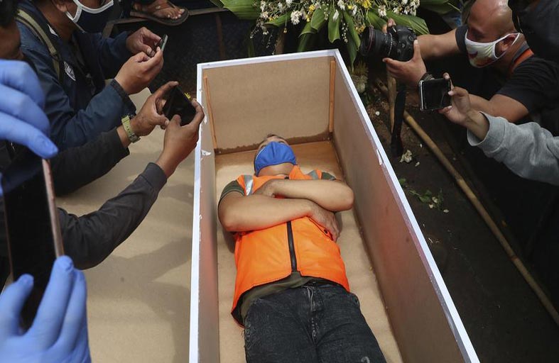 عقوبة مرعبة لمن يمتنع عن وضع الكمامة