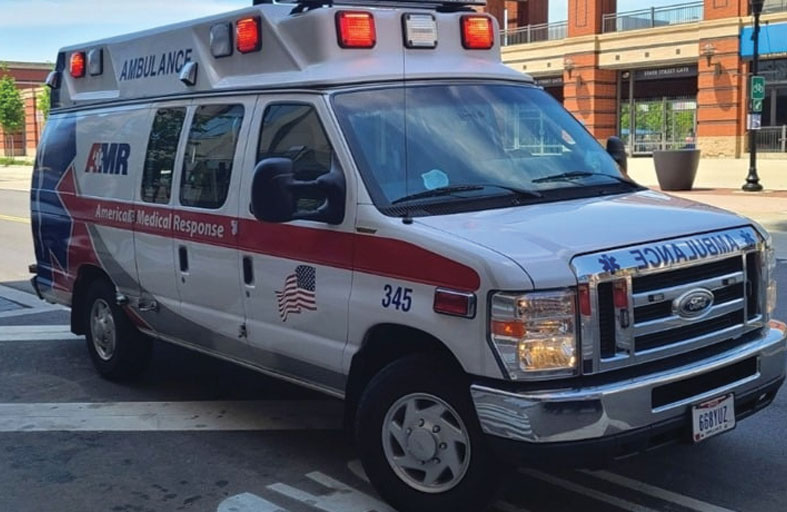 يدهس 11 شخصاً بينهم أطفال ويلوذ بالفرار