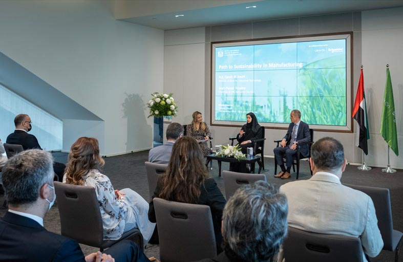 وزارة الصناعة وشنايدر إلكتريك تستعرضان أفضل الحلول التنافسية والمستدامة للقطاع الصناعي بالدولة