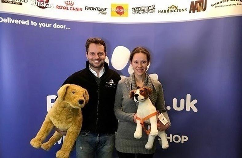 خسرا عملهما فحققا ثروة من التجارة على أي باي