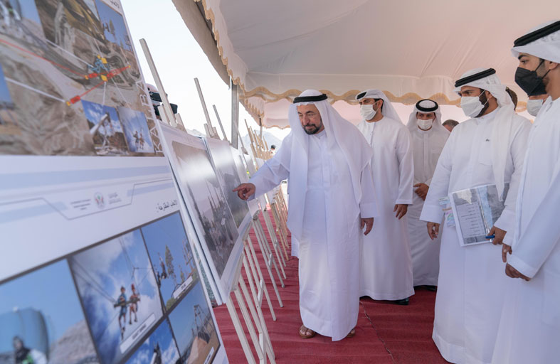 حاكم الشارقة يتفقد سير العمل في مشروع الحدائق المعلقة بمدينة كلباء 