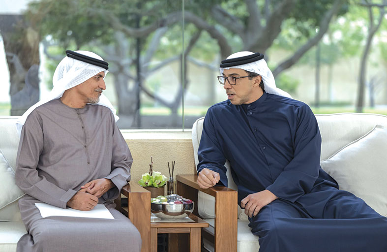 منصور بن زايد يستقبل موظفي عدد من الجهات الحكومية في مأدبة إفطار رمضانية 