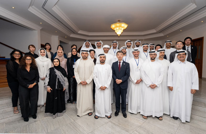 وفد منتسبي برنامج محمد بن راشد لإعداد القادة يلتقي القنصل العام الياباني