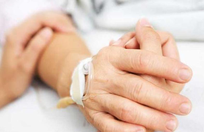 أميركي يفاجئ الأطباء بلهجة أيرلندية