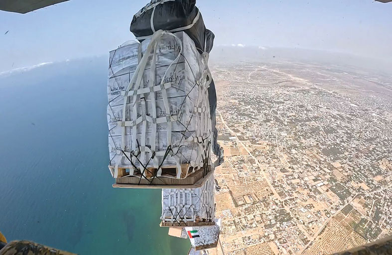 الإمارات تواصل إسقاط المساعدات فوق غزة ضمن عملية طيور الخير