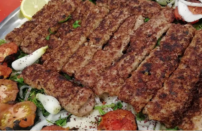 يطلق النار على محل كباب بسبب تأخر طلبه