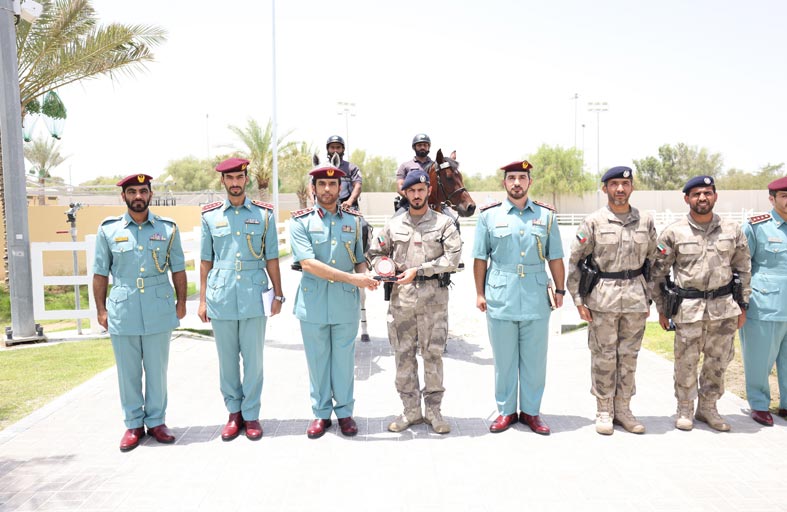 شرطة أبوظبي تُطلع نظيرتها في الفجيرة على الدوريات الخاصة
