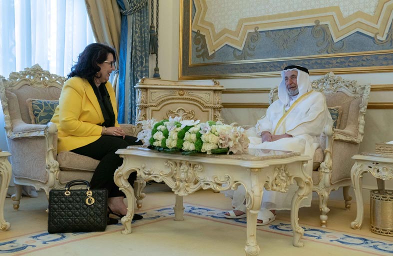 حاكم الشارقة يستقبل وزيرة الشؤون الثقافية التونسية
