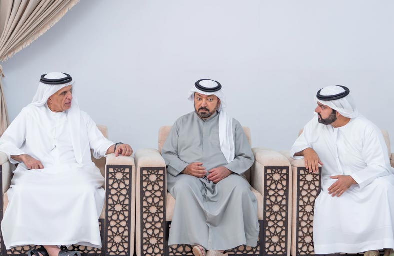 سعود بن صقر يقدم واجب العزاء في وفاة موزة بنت عبيد المري