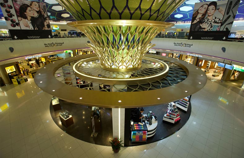 مطار أبوظبي يفوز بجائزة أفضل بيئة للبيع بالتجزئة ضمن جوائــز تجزئـــة الســفر العالميـة للعـام 2021