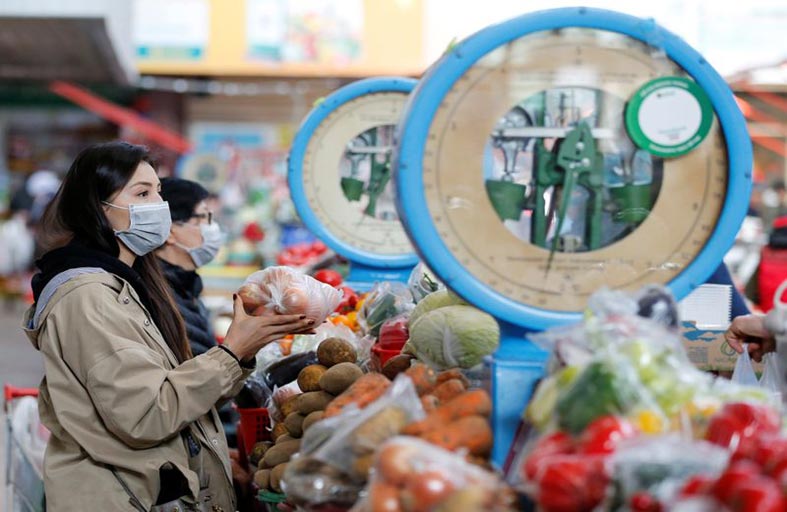 قازاخستان وقرغيزستان تعلقان الأنشطة العامة 