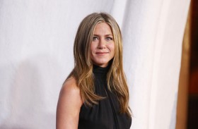 جينيفر أنيستون تصالح والدها بسبب كورونا