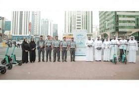 شرطة أبوظبي ومركز النقل يعززان الوعي بالاستخدام الآمن للدراجات والسكوتر الكهربائي