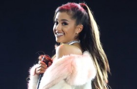 بداية ذوبان  تمثال أريانا غراندي