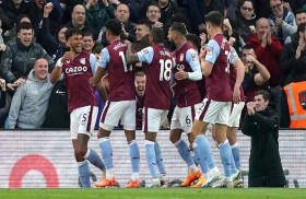 فيلا إلى المركز الخامس مؤقتا وليستر يعود بتعادل ثمين من ليدز 