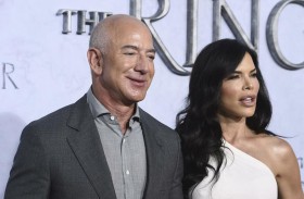 بيزوس يحضر العرض الأول لـ «سيد الخواتم»