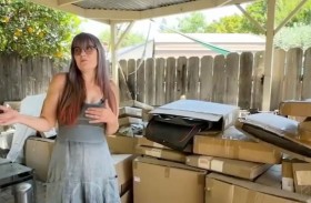 خطأ بائع يحول بيتاً إلى مستودع لطرود أمازون 