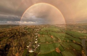 يلتقط صورة مذهلة لقوس قزح بعد مطاردة لستة أشهر