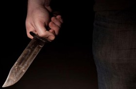 جريمة وسط الشارع .. حاول ذبحها لهذا السبب