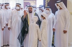 سلطان القاسمي يقدم واجب العزاء في وفاة هويدن معضد سعيد الكتبي