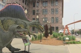 الشرطة تطارد لصوصاً سرقوا ديناصوراً