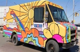 شاحنات بريدية للتخفيف من كآبة الوباء