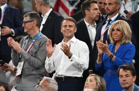 فرنسا تستيقظ من بهجة الألعاب الأولمبية على المأزق السياسي 