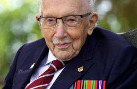 جامع التبرعات الشهير الكابتن مور مصاب بكورونا